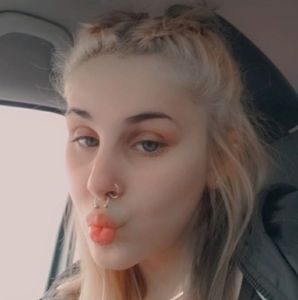 Meet your Posher, Alexia